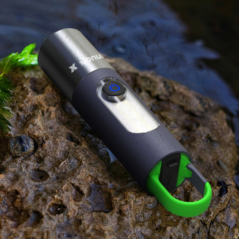 Zoomable LED Flashlight